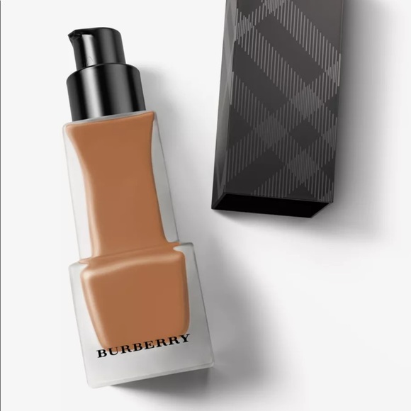 Burberry Matte Glow Foundation No. 120 Dark Cool 30ml / 1.0 FL. OZ. - Picture 2 of 4